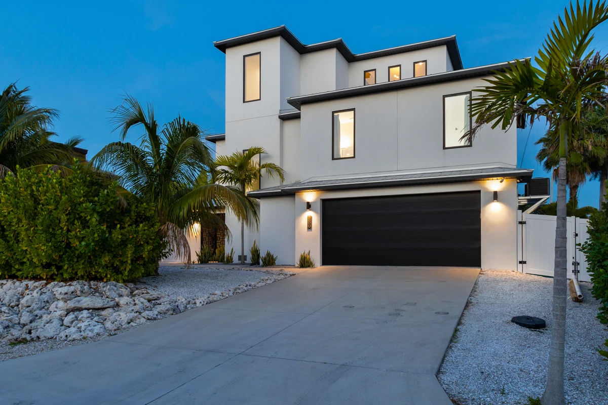 130 Burns Road example property website